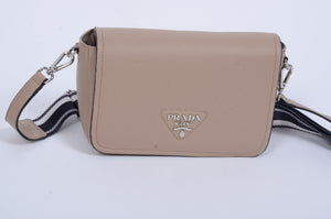 Дамска чанта Prada от естествена кожа